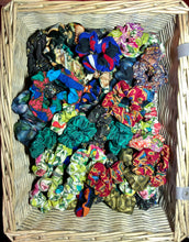 Load image into Gallery viewer, Scrunchies