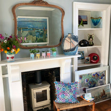 Load image into Gallery viewer, 50x50 Dotted Flower Cushions